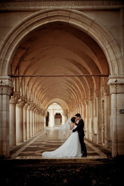 Bride & Groom under the portico of the Doge's Palace