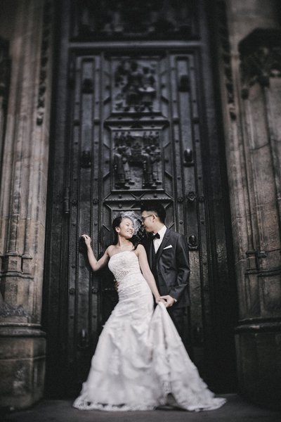 stylish NYC couple at Prague Castle