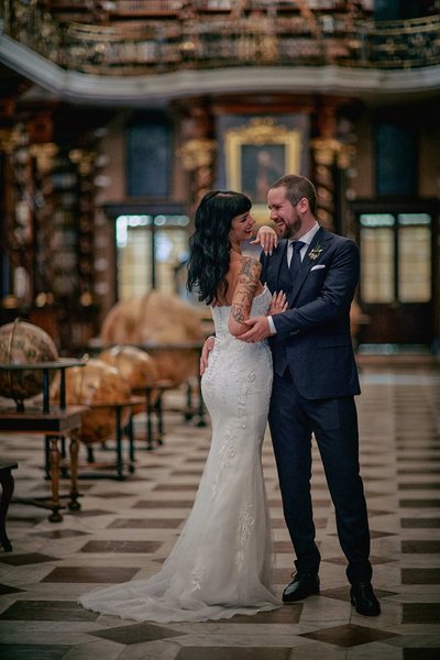 Gorgeous Bride & Groom LIbrary