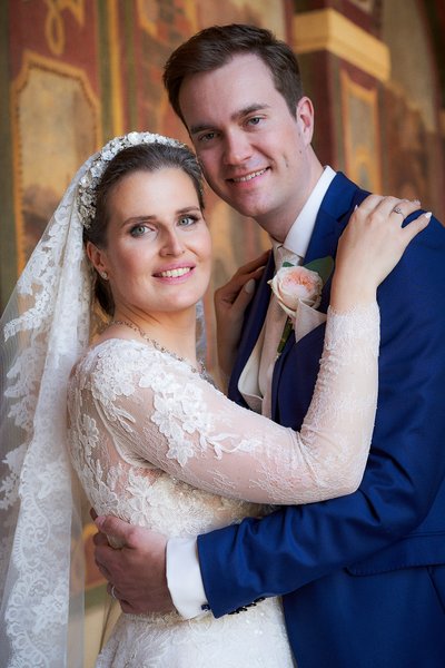 The beaming newlyweds photographed at the Ledebour Garden in Prague