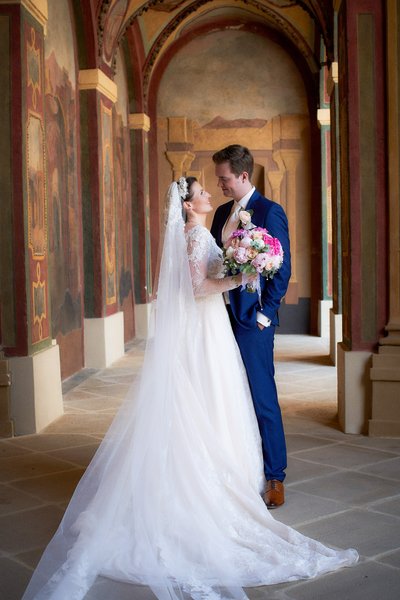 Elegant newlyweds at Ledebour Garden Prague