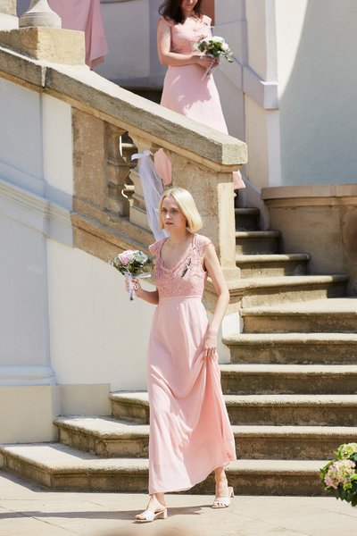 Bridesmaids entry at the Ledebour Garden