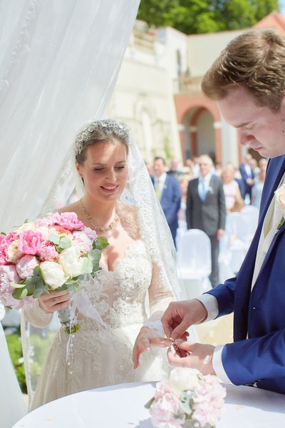 Exchanging of rings Ledebour Garden