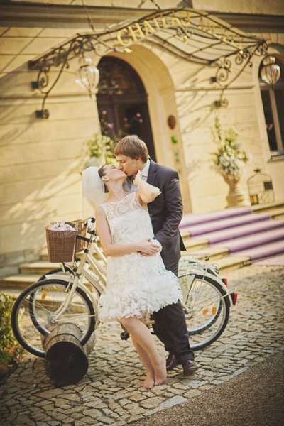 sexy kiss for the bride