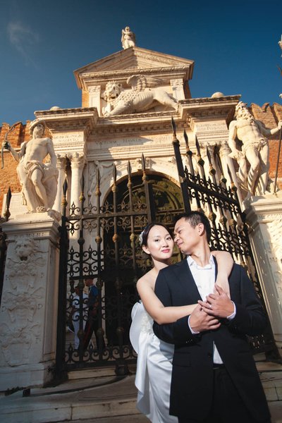 Embrace in front of Venetian Arsenal