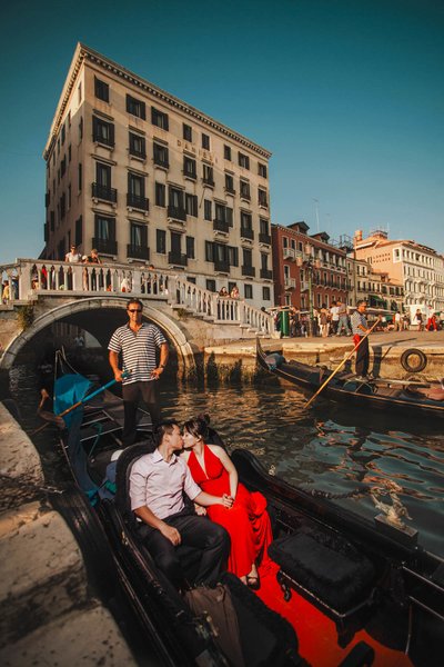 A Kiss in the Gondola 