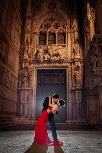 Thai Couple Sexy Midnight Kiss Doges Palace Venice