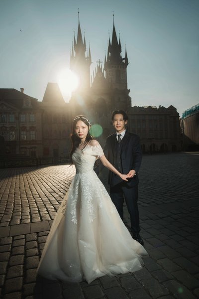 Korean Nelwyweds Old Town Sunrise