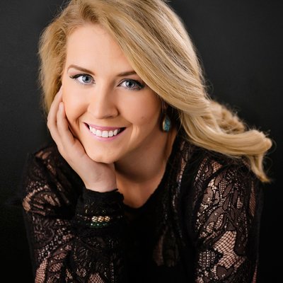 Contemporary Headshot Dubuque Photographer