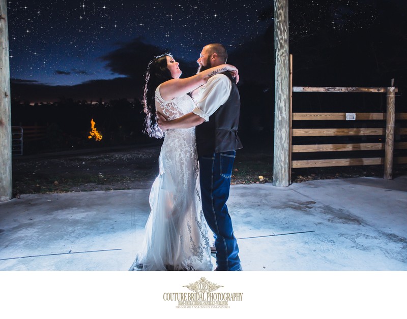 BARN WEDDING RECEPTION: BRIDE AND GROOM FIRST DANCE 