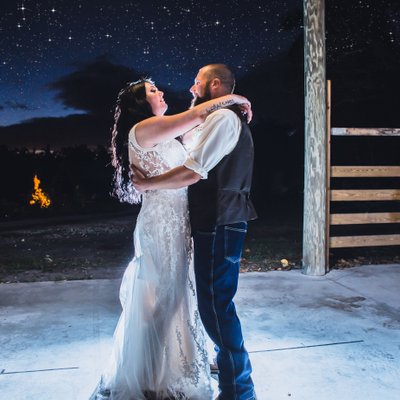 BARN WEDDING RECEPTION: BRIDE AND GROOM FIRST DANCE 