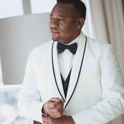WEDDING PHOTOGRAPHY MIAMI GROOM PREPARING FOR CEREMONY