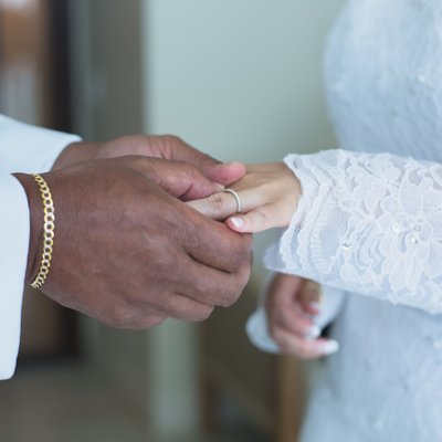 THE WEDDING RINGS AND WEDDING DETAIL SHOTS