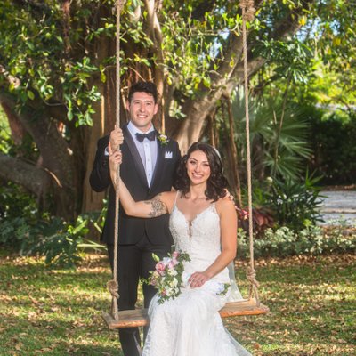 BRIDE AND GROOM: WEDDING PORTRAIT