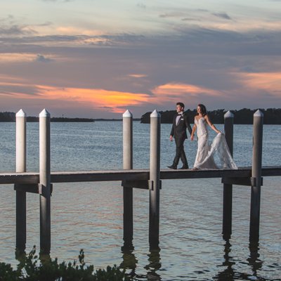 BRIDAL PORTRAITS: BRIDE AND GROOM AT SUNSET