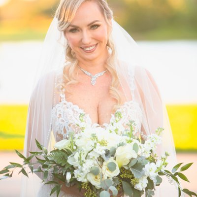 WEDDING PORTRAITS: BRIDE IN HER WEDDING DRESS