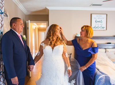 MIAMI WEDDING PHOTOGRAPHERS: CANDID FAMILY PHOTOS