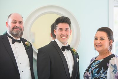 WEDDING PHOTOGRAPHY: GROOM WITH PARENTS