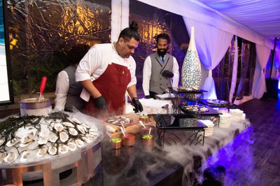 Cocktail Hour Seafood Bar | Four Seasons Los Angeles