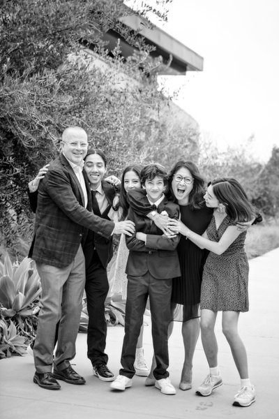 Relaxed Family Portraits Before the Ceremony