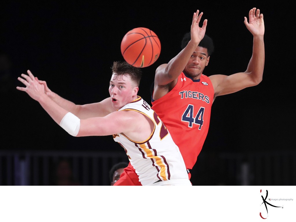 NCAA Basketball: Auburn at Loyola-Chicago