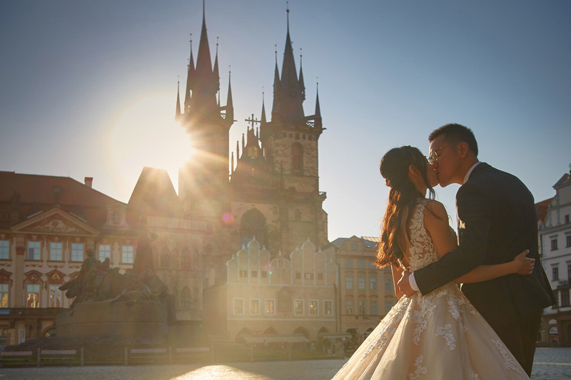 Sun flared kiss Prague Old Town Square pre wedding