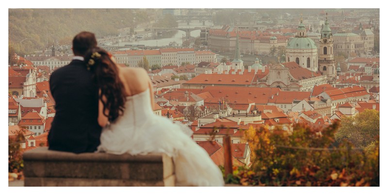 Ting & Jeff overlooking Prague during pre wedding