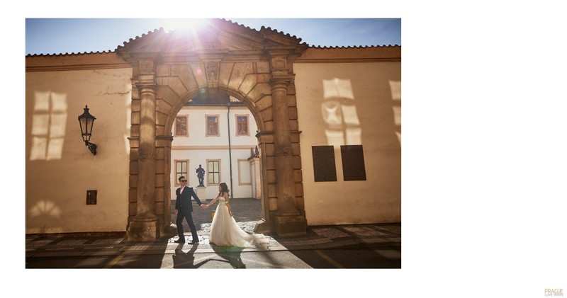 Tina & Mike walking in Mala Strana