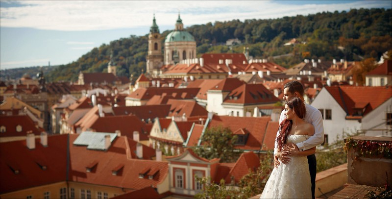 bride & groom enjoying view overlooking Mala Strana
