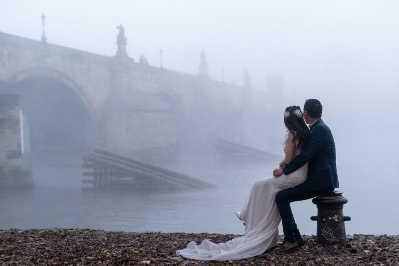 watching the fog Charles Bridge