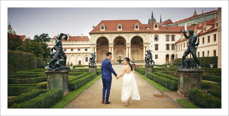 Singapore Newlyweds Exploring the Wallenstein Garden