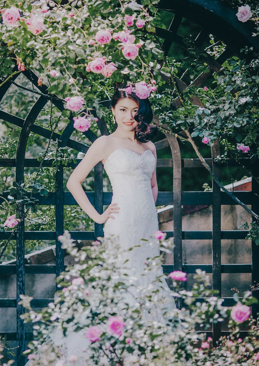 Gorgeous Bridal Portraits in Prague’s Ledebour Garden