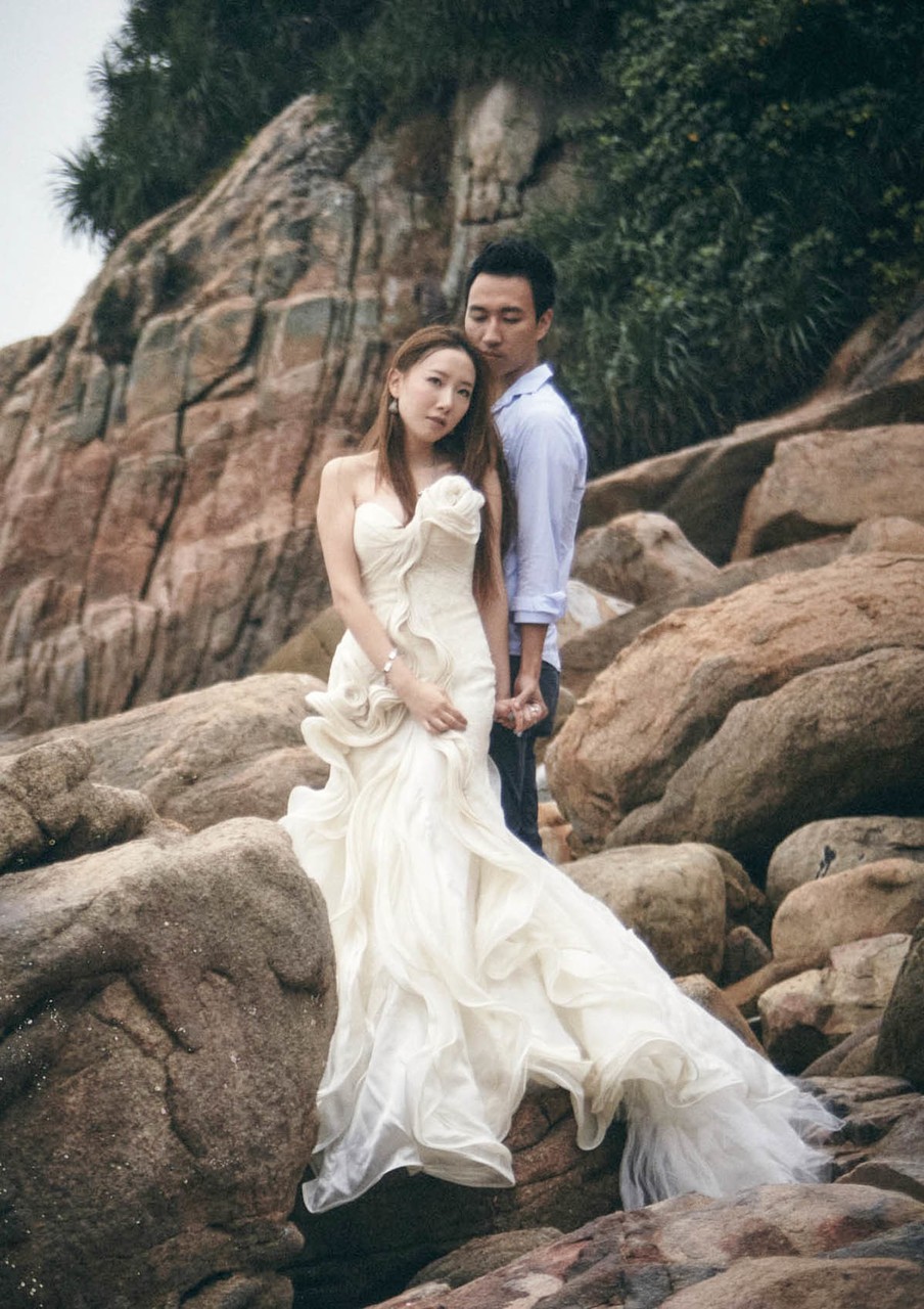 Hong Kong Bride in Jenny Packham Dress at Shek O Beach