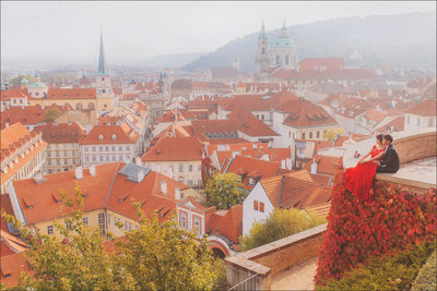 Chinese couple overlooking Mala Strana 