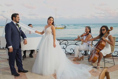 Unique wedding photos in exotic location