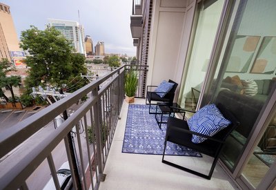 Downtown San Antonio Airbnb pics