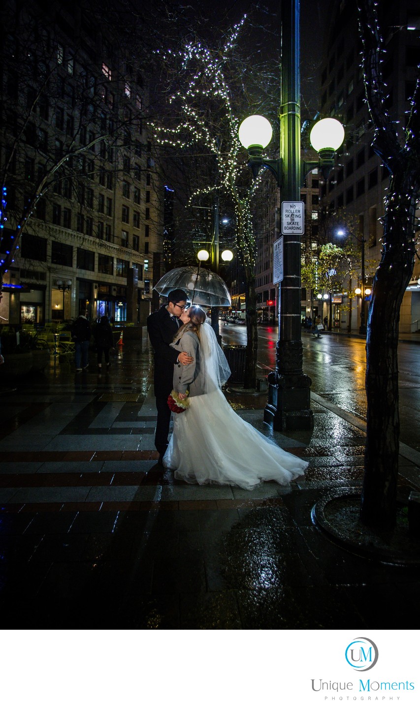 Best Rain Wedding pictures Seattle Wa