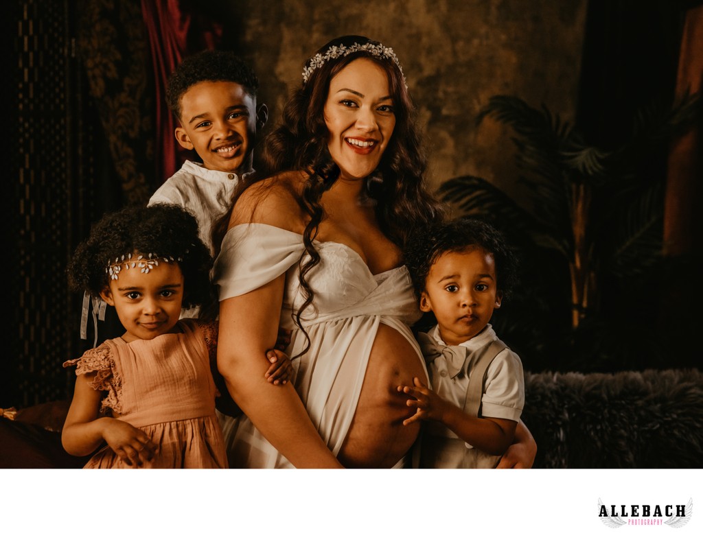 Pregnant Mom and 3 Kids in Maternity Photos