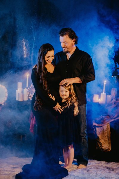 Spooky Halloween Maternity Photos - Creative Pregnancy Ideas