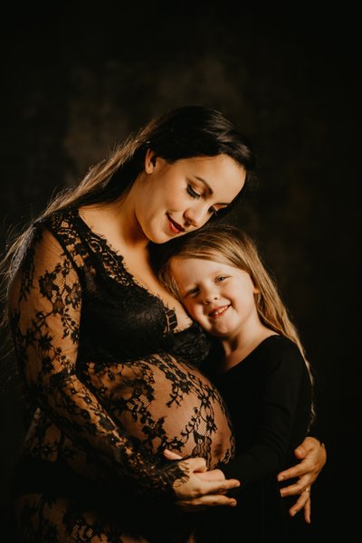 Maternity Photos: Beautiful Moment Between Pregnant Mom and Daughter