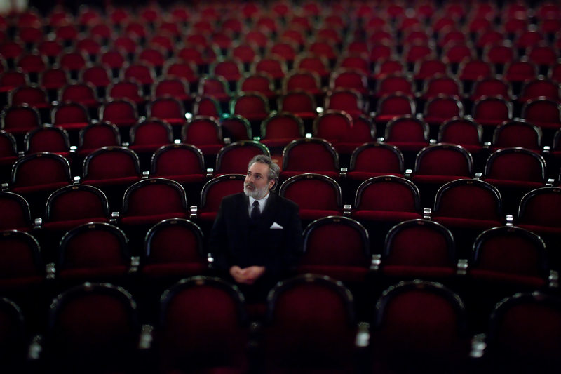 Groom at the Legion of Honor Museum 