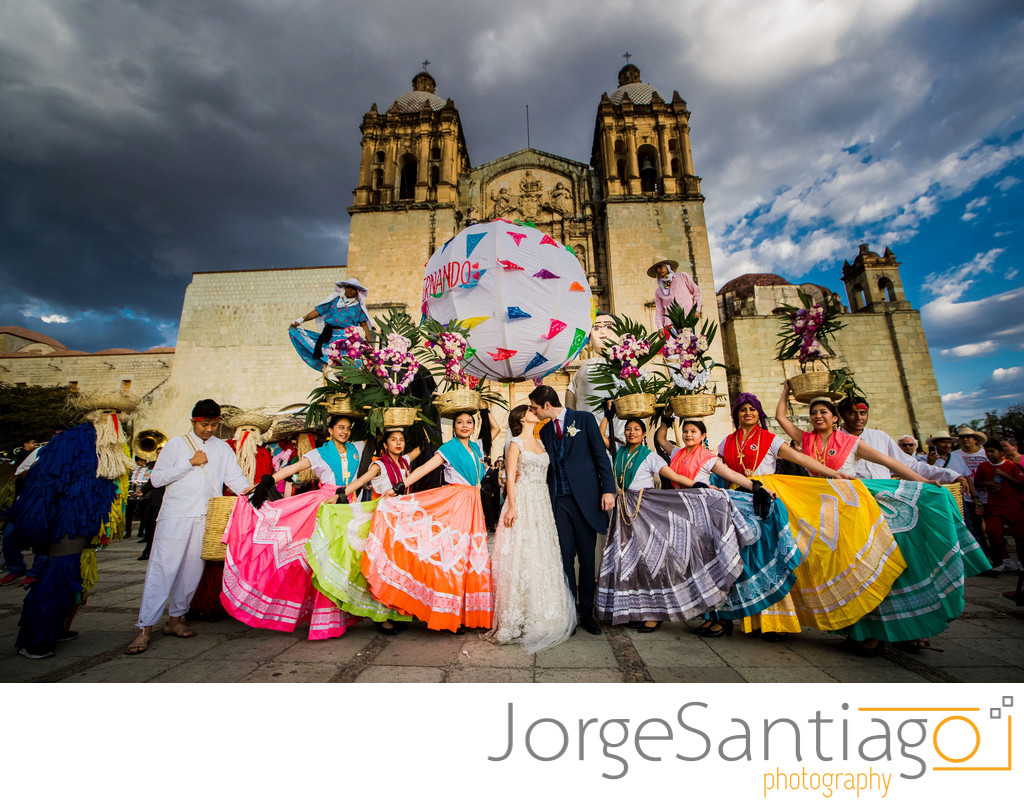 Mexico Wedding Traditions: La Calenda de Bodas