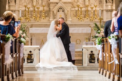 First kiss St Paul Cathedral Weddings